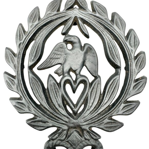 Cast Iron Wilton Trivet Eagle and Heart Design 8.5 x 5.5 Vintage Kitchen Decor - Picture 2 of 8